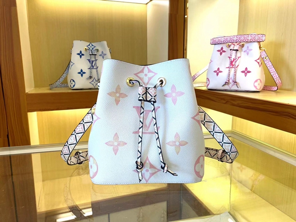 ルイヴィトンバッグ正面デザイン